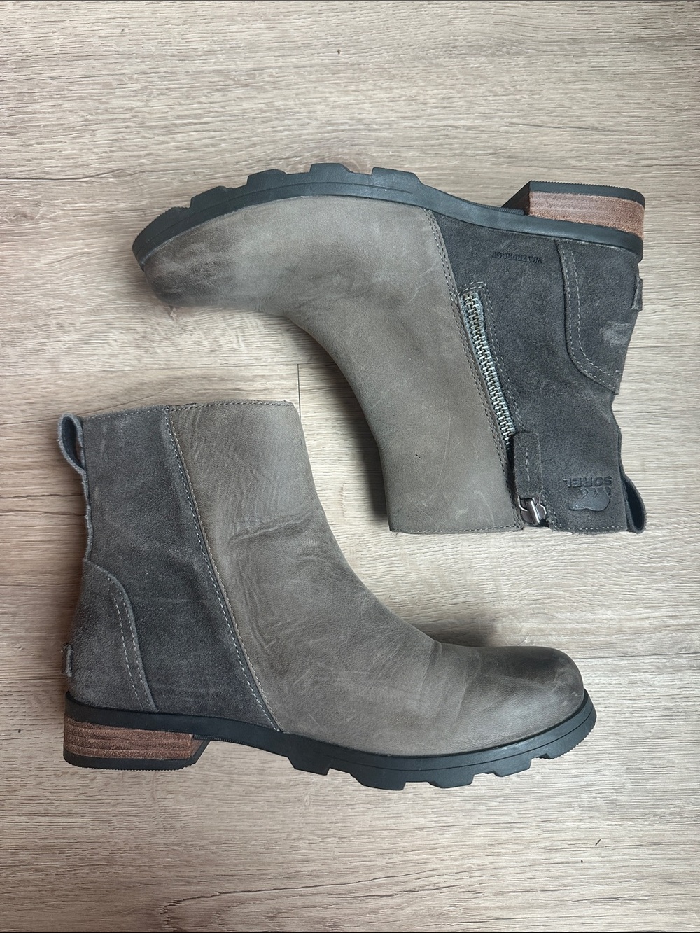Sorel Women's Gray Suede and Leather Zip Ankle Booties